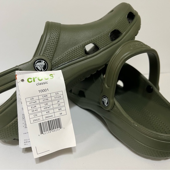 Unisex, Crocs. Size 7 for Men and size 9 for women - Picture 2 of 12